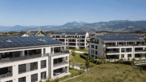 Mehrfamilienhaus mit Photovoltaikanlage für Zusammenschluss zum Eigenverbrauch (ZEV)
